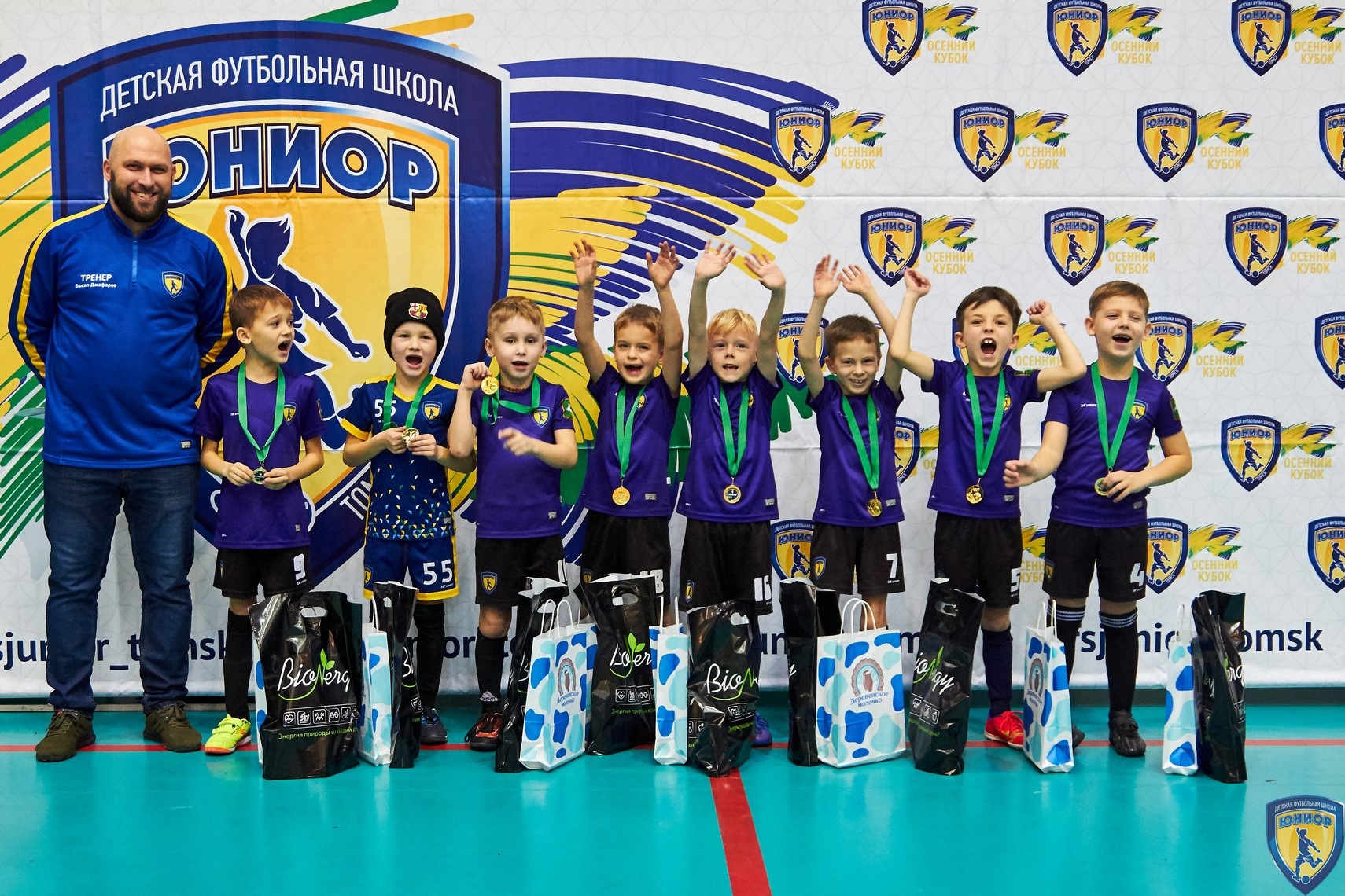 Компания «САВА» стала спонсором осеннего турнира по футболу ФШ ЮНИОР